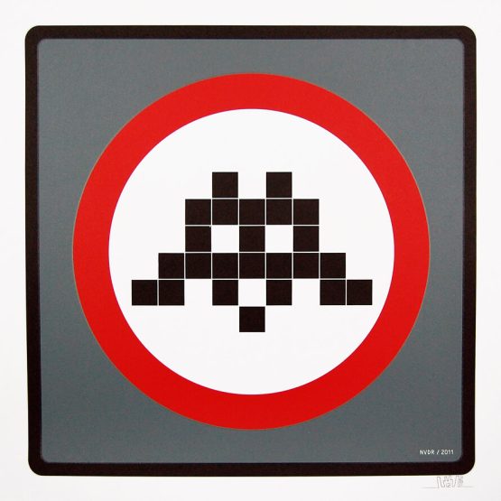 Space Invader - Warning Invader (Grey)