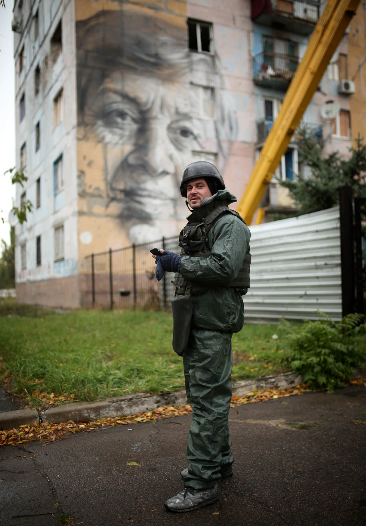 Street Artist Guido Van Helten paints on the Frontline, Avdiyivka, Ukraine 2016