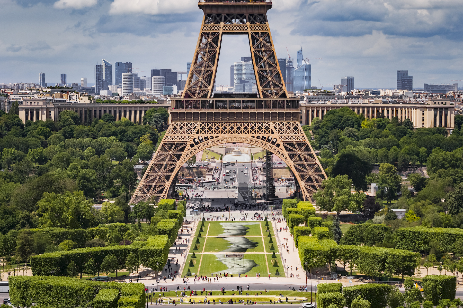 Artist Saype is Painting a Symbolic Human Chain around the World! First Stop Paris, 2019