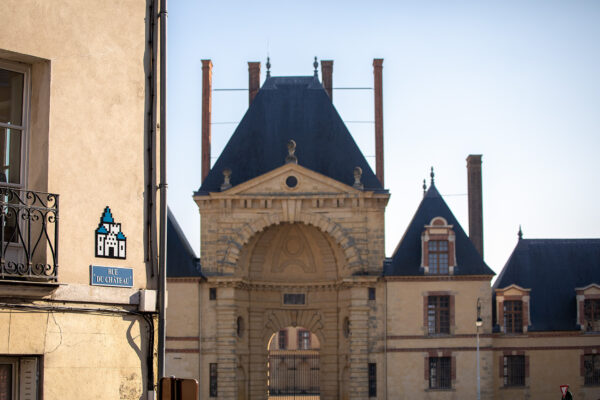 Fontainebleau Invaded: The Mosaic Art of Street Artist Invader Takes Over the Historic Town. Image © Invader