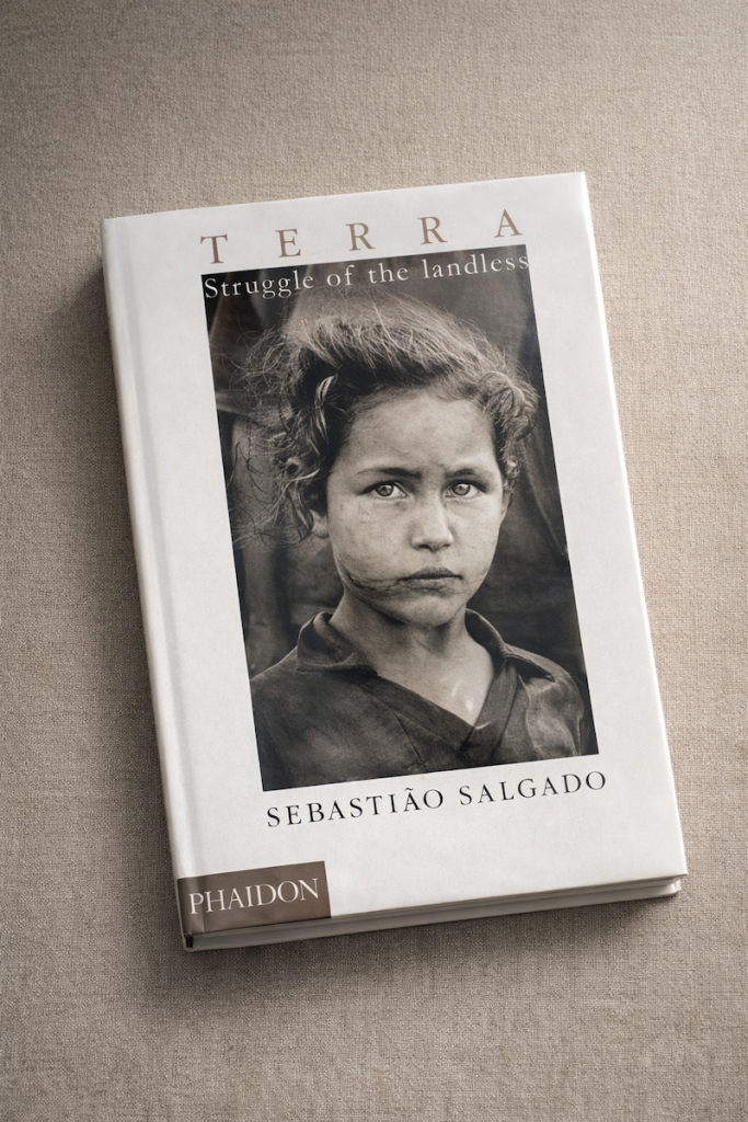 Sebastião Salgado Terra series photograph that inspired Ricardo Romero mural